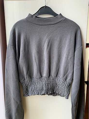 BERSHKA crop sweatshirt