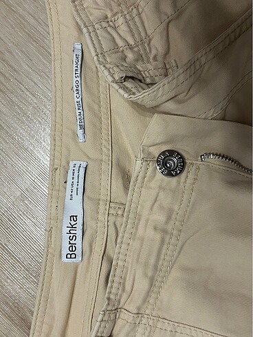 42 Beden Bershka Medium Rise Cargo Straight 42