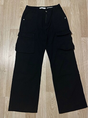 Bershka Medium Rise Cargo Straight 42