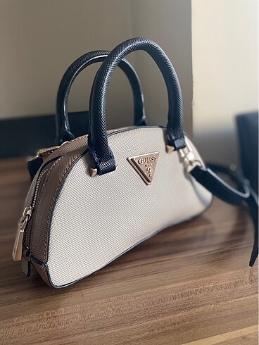Guess Askılı Çanta