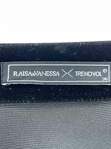 36 Beden siyah Renk Trendyol & Milla Blazer %70 İndirimli.