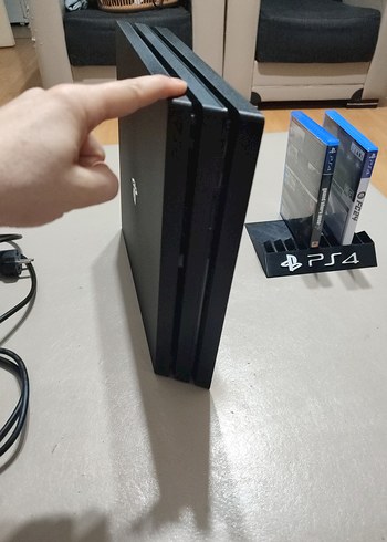 PS4 Konsol, pro 2 kol, 2 Oyun ve Stand - Görsel 2