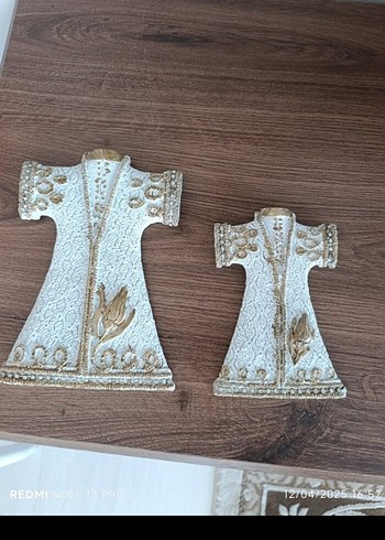 Diğer Altin Detayli İki Parcali Geleneksel Elbise Duvar Susu