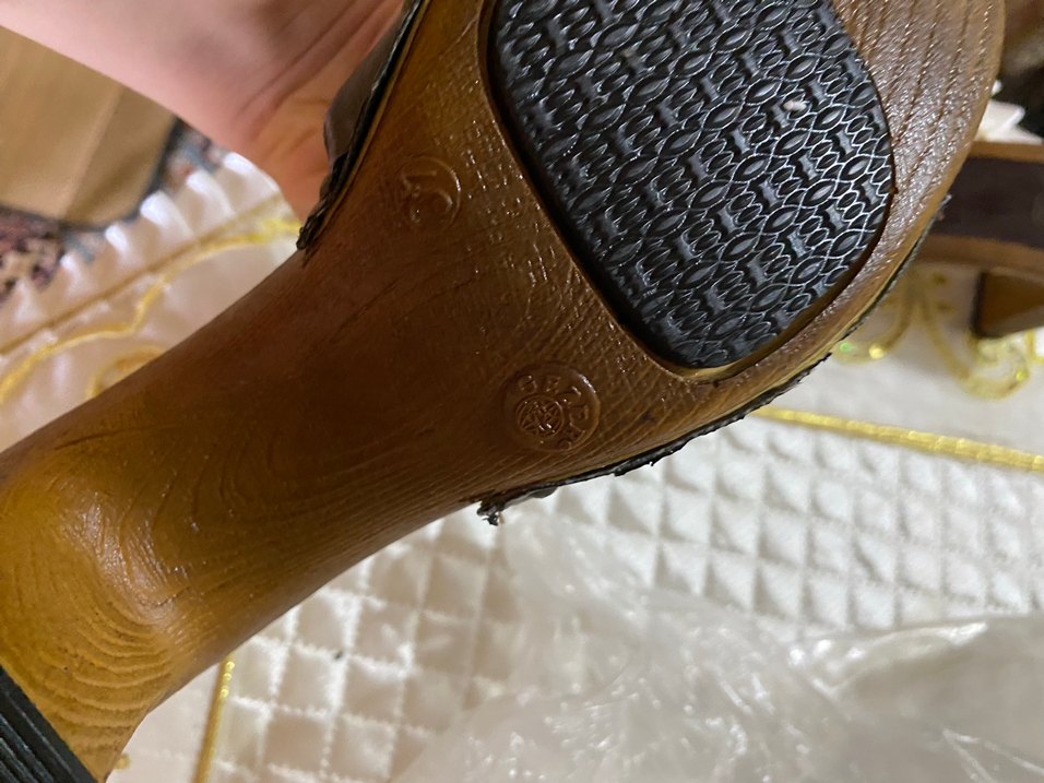 Kahverengi Deri Nakışlı Kadın Dolgu Topuk Terlik - Görsel 3