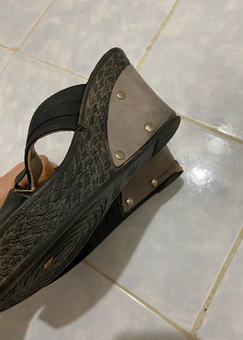 Siyah Tokalı Dolgu Topuklu Kadın Terlik - Görsel 3