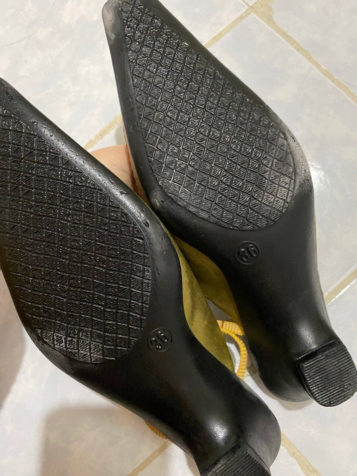 Altın Renkli Nakışlı Tokalı Kadın Topuklu Terlik - Görsel 2