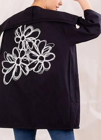 l Beden Siyah çiçek baskılı mevsimlik ceket 