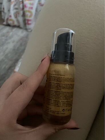 Essence Simli vücut yağı