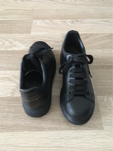 36 Beden siyah Renk ALEXANDER MCQUEEN AYAKKABI .
