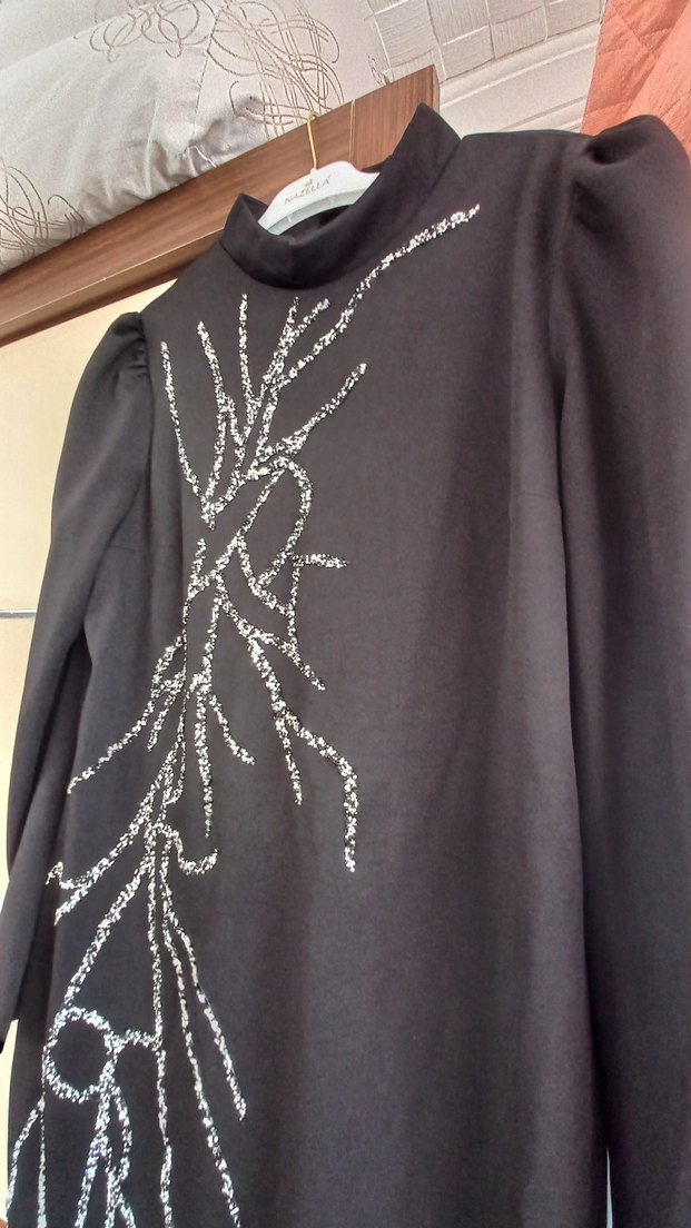 Nakış Detaylı Uzun Kollu Siyah Triko Elbise - Görsel 3