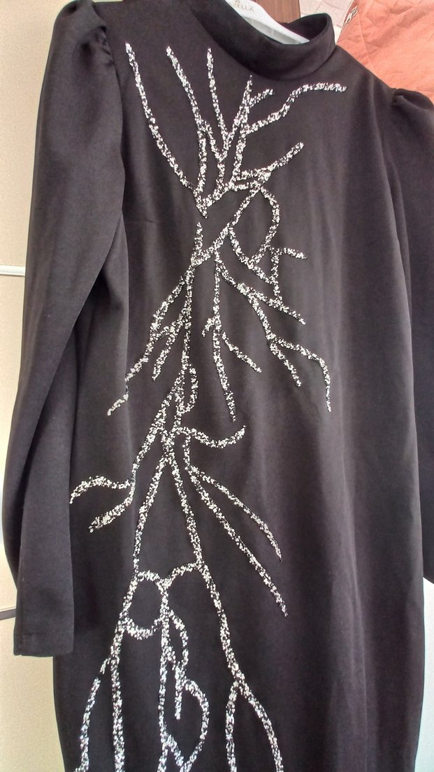 Nakış Detaylı Uzun Kollu Siyah Triko Elbise - Görsel 2