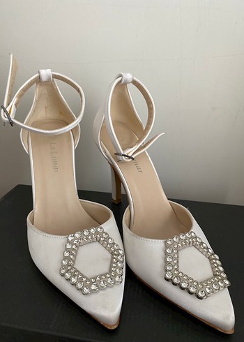 Beyaz İşlemeli Stiletto Topuklu Kadın Ayakkabı - Görsel 3