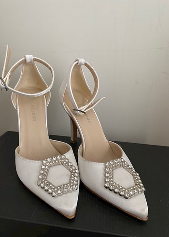 Beyaz İşlemeli Stiletto Topuklu Kadın Ayakkabı - Görsel 4