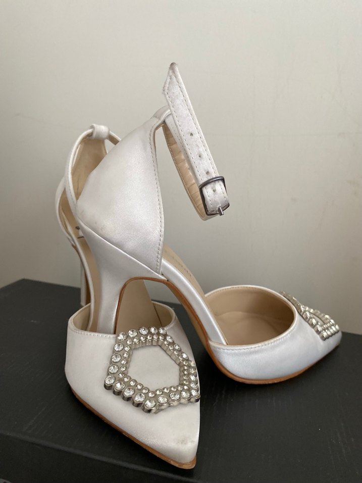 Beyaz İşlemeli Stiletto Topuklu Kadın Ayakkabı - Görsel 5