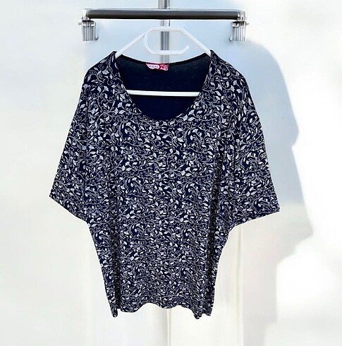 Lacivert beyaz çiçekli oversize bluz