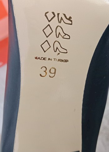 Siyah Parlak Tokalı Stiletto Topuklu Kadın Ayakkabı - Görsel 3