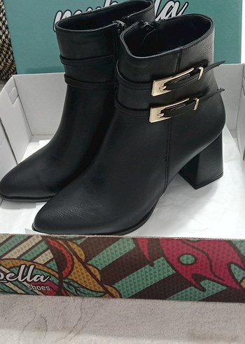 Siyah Deri Tokalı Kadın Topuklu Bot - Görsel 4