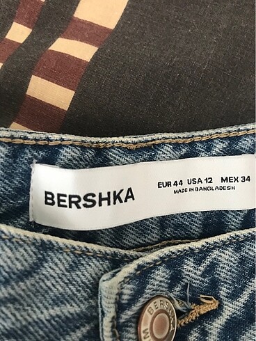 44 Beden mavi Renk Bershka pantalon