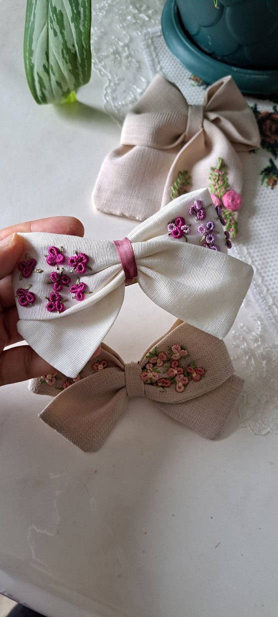 Nakışlı Örgü Kumaş Fiyonk Toka - Görsel 3