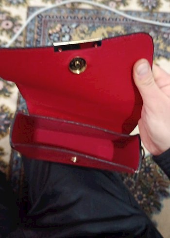 Bordo renk canta Gold yerinde soyulmalar vardır - Görsel 5