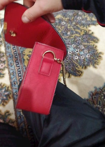 Bordo renk canta Gold yerinde soyulmalar vardır - Görsel 7