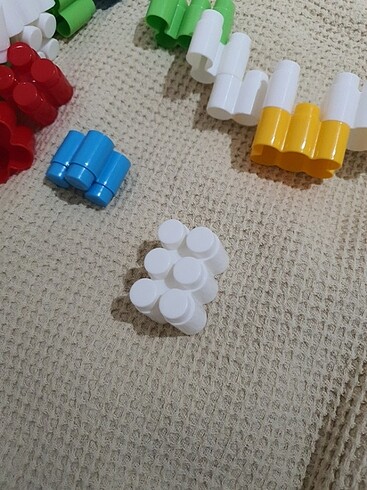 Beden Renk Farklı şekillerden oluşan legolar