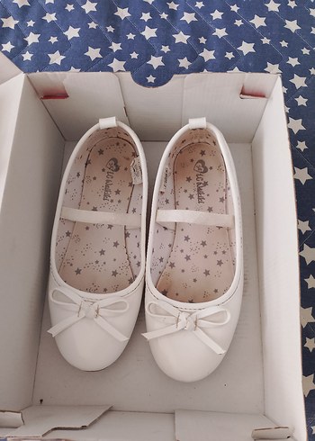 Kızlar için Beyaz Tokalı Babet Ayakkabı - Görsel 2