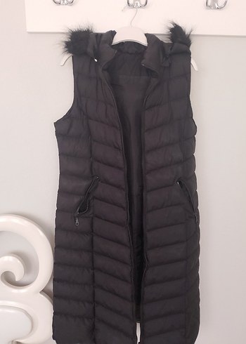 Siyah Kürklü Kapüşonlu Kadın Yelek - Görsel 4