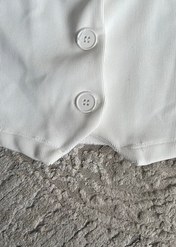 Düğmeli Beyaz V Yaka Kolsuz Kadın Yelek - Görsel 3