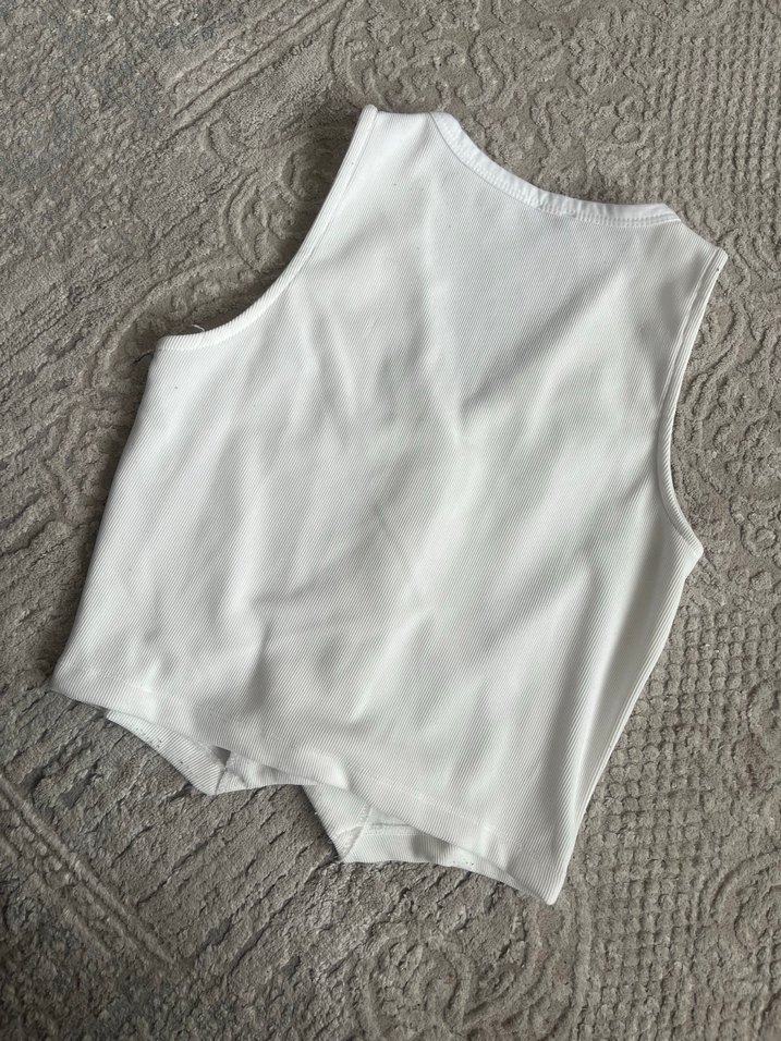 Düğmeli Beyaz V Yaka Kolsuz Kadın Yelek - Görsel 5