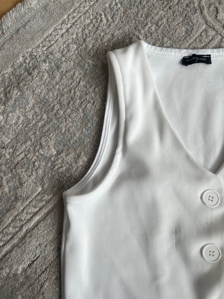 Düğmeli Beyaz V Yaka Kolsuz Kadın Yelek - Görsel 4