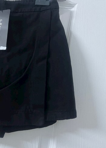 Siyah Mini Etek, Dar Kesim, Sokak Stili Şortlu - Görsel 2