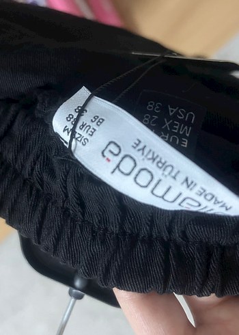 Siyah Mini Etek, Dar Kesim, Sokak Stili Şortlu - Görsel 3