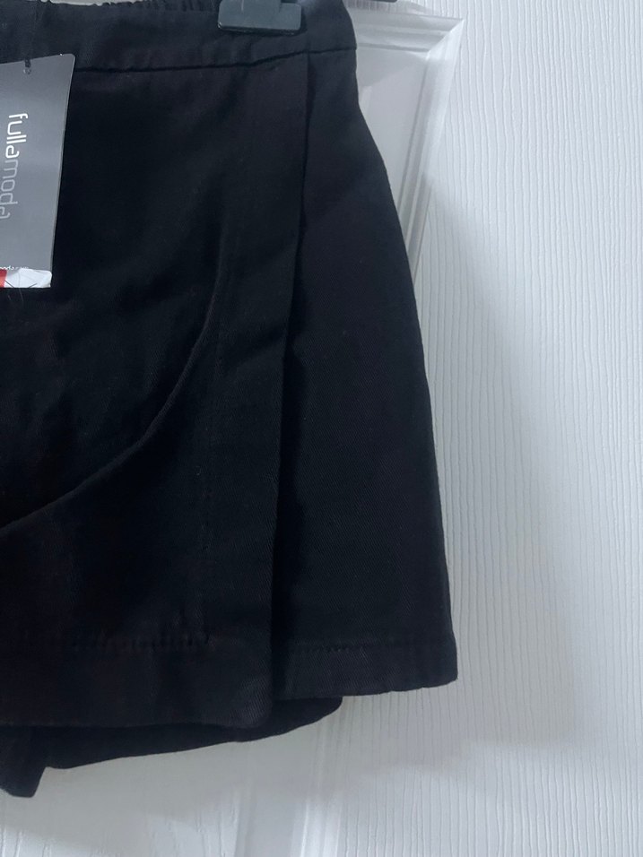 Siyah Mini Etek, Dar Kesim, Sokak Stili Şortlu - Görsel 2