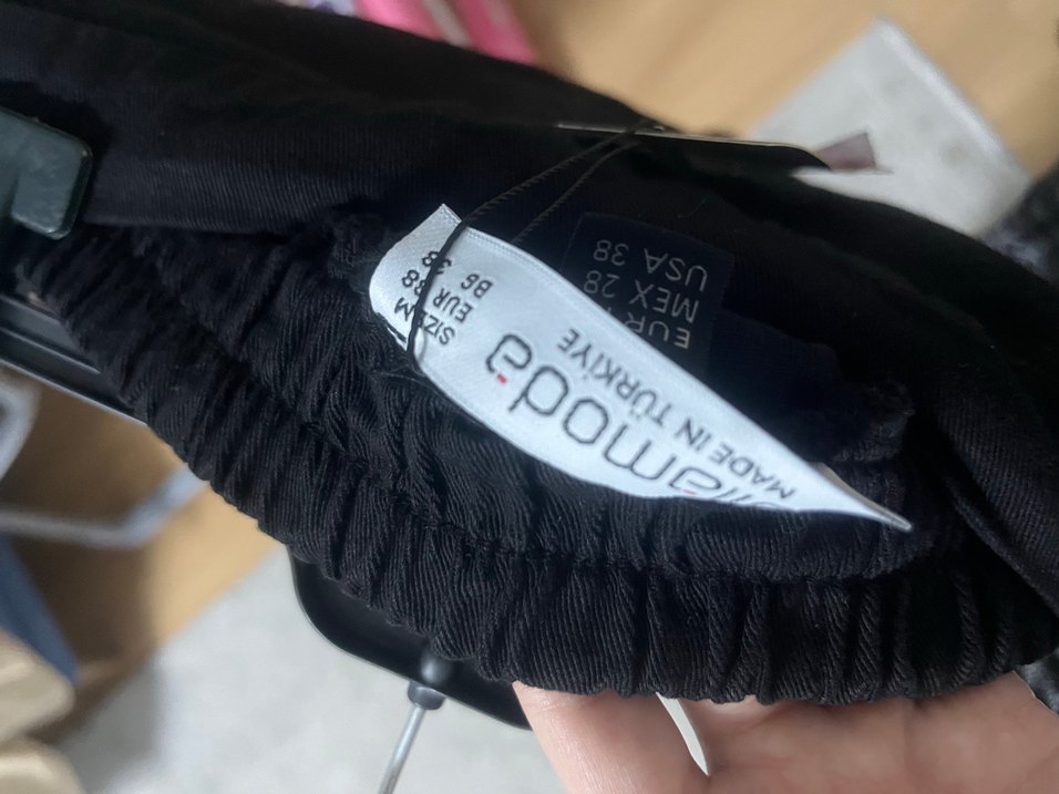 Siyah Mini Etek, Dar Kesim, Sokak Stili Şortlu - Görsel 3