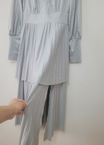 Zara Gri Pilili Alt Kısmı Yırtmaçlı Şık Elbise