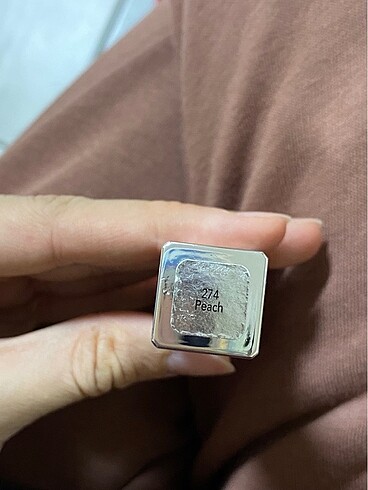 Beden kırmızı Renk Lykd simli lip gloss/ 274 peach