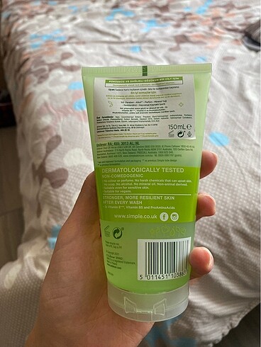 Simple Simple yüz temizleme jeli