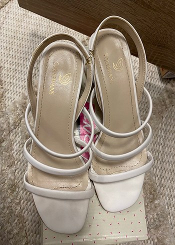 Beyaz Topuklu Kadın Sandalet - Görsel 2