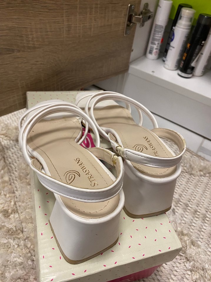 Beyaz Topuklu Kadın Sandalet - Görsel 3