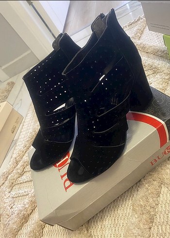 Siyah Süet Tokalı Yüksek Topuklu Kadın Ayakkabı - Görsel 3