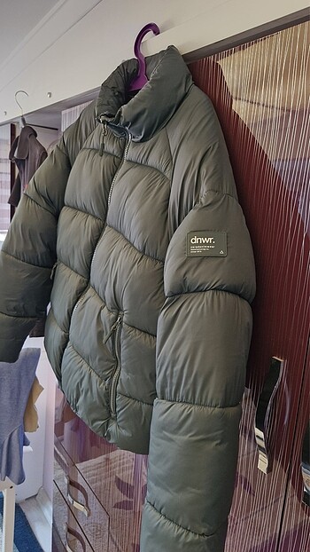 Zara Mont
