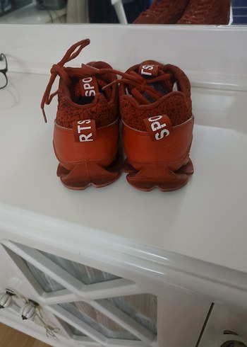 Kırmızı Yılan Desenli Bağcıklı Spor Ayakkabı - Görsel 5