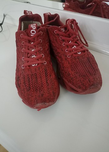 Kırmızı Yılan Desenli Bağcıklı Spor Ayakkabı - Görsel 4