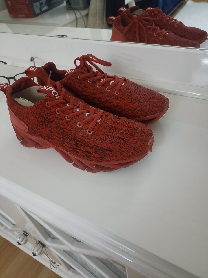 Kırmızı Yılan Desenli Bağcıklı Spor Ayakkabı - Görsel 2