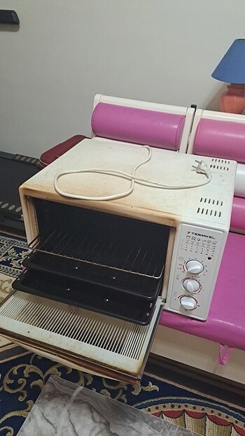  Beden Renk Fırın (iki adet tepsi ve bir adet tel ızgara dahil)