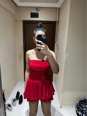 Diğer Kadın straplez gece elbisesi