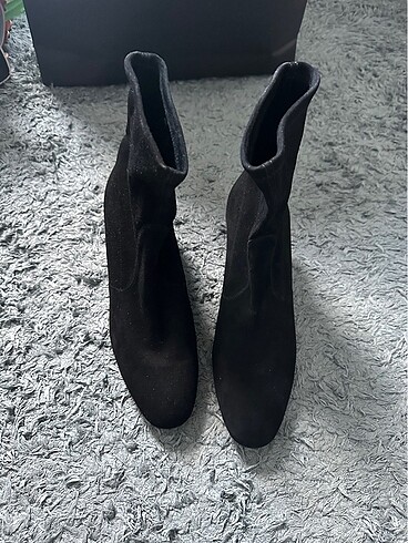 Stuart weitzman bot