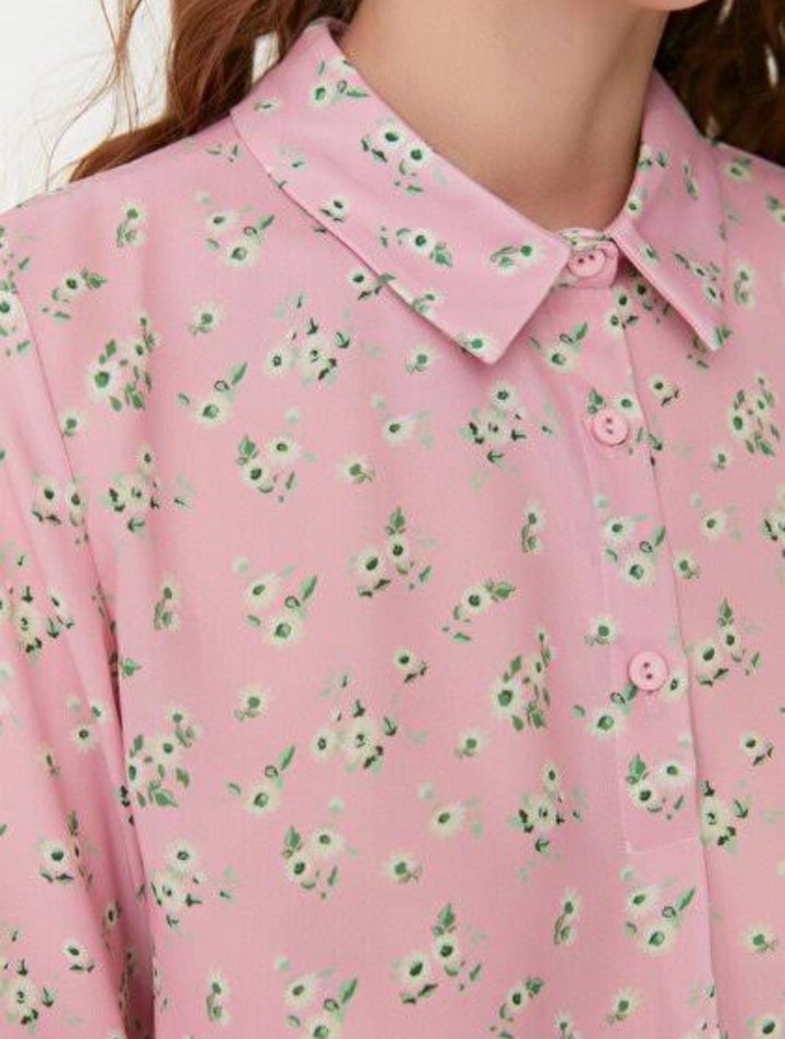 Pembe Çiçek Desenli V Yakalı Kadın Gömlek - Görsel 2