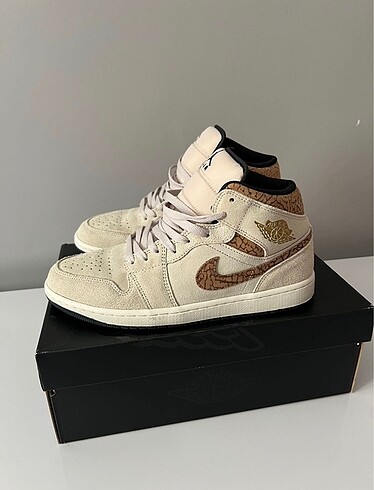 43 Beden kahverengi Renk Nike air Jordan